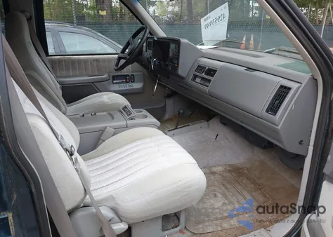 1994 GMC Suburban K1500 из США, поврежденный, VIN 1GKFK16K9RJ752200